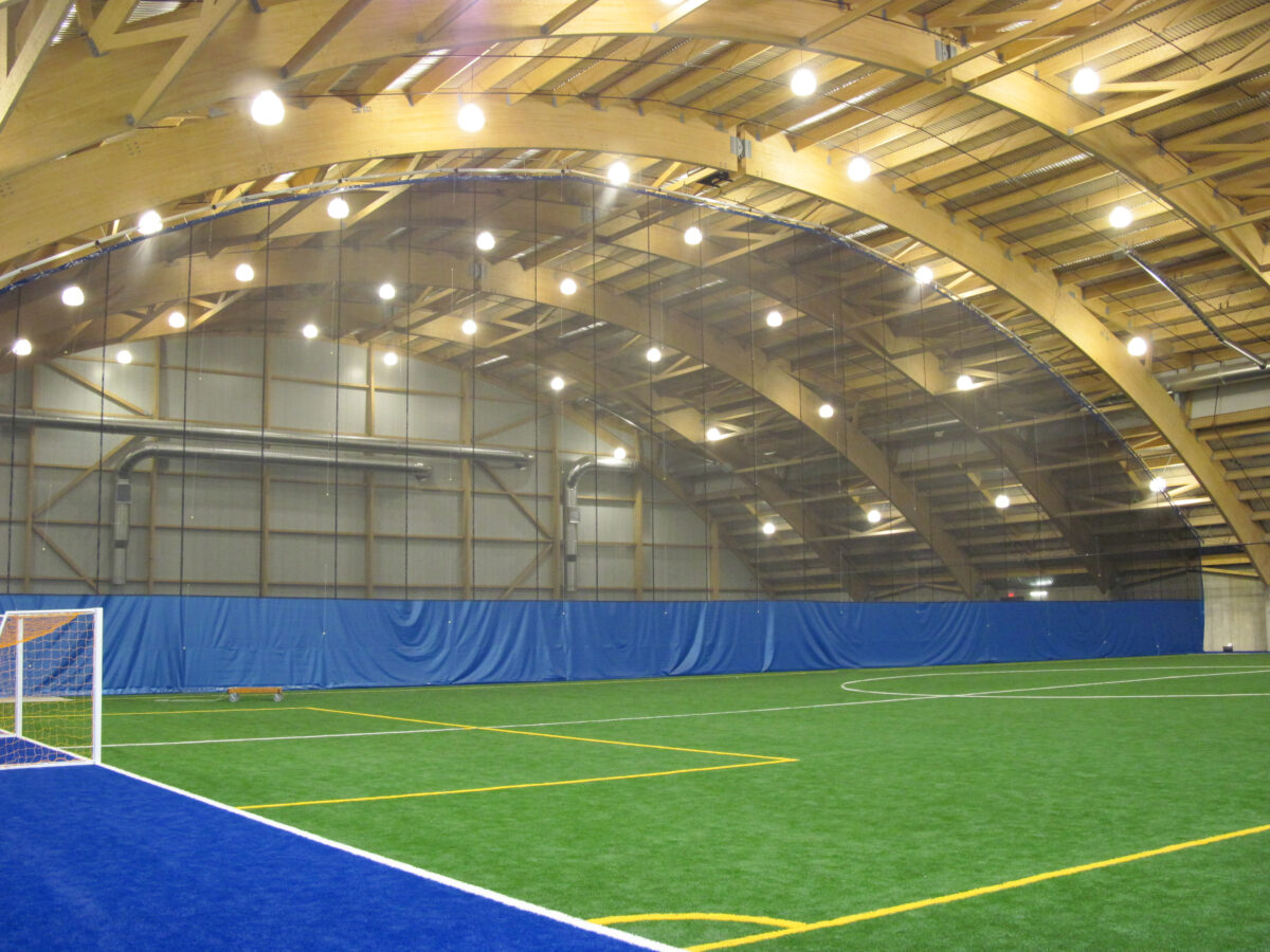 Complexe Marie-Victorin (Rideau courbé) – Rideau séparateur